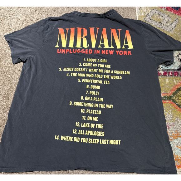 Nirvana Unplugged Relaxed Graphic Tee With Playlist On Back Unisex XL - Picture 4 of 5